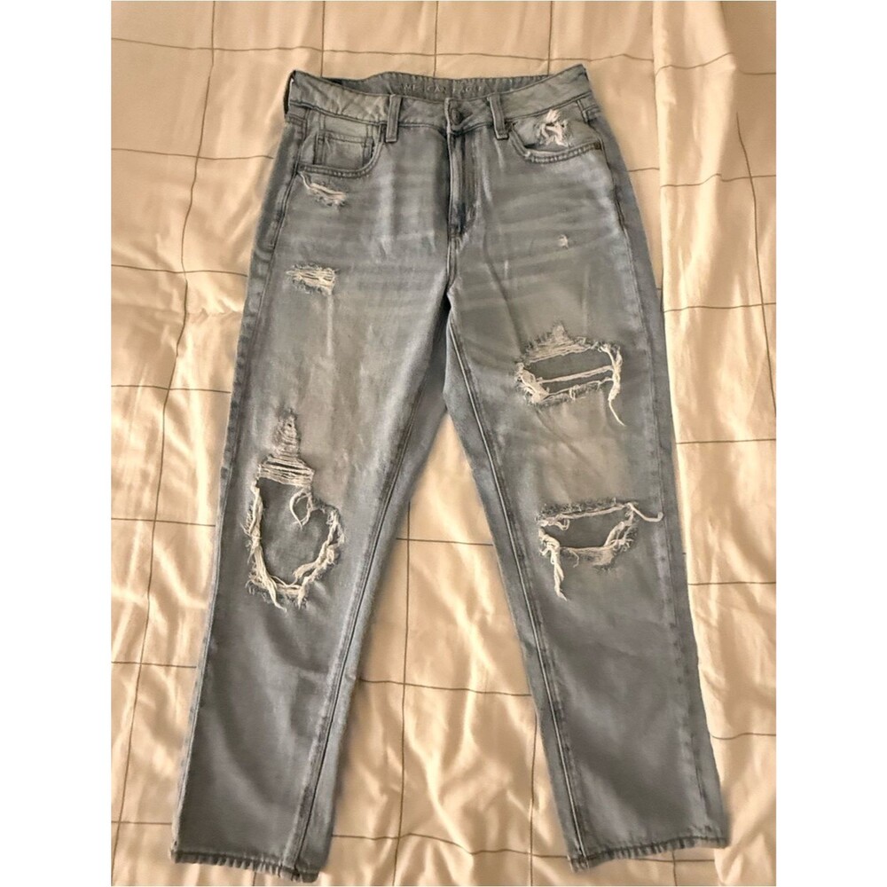 American Eagle Outfitters High-Rise Tom girl Jeans. 
Size: 8 short